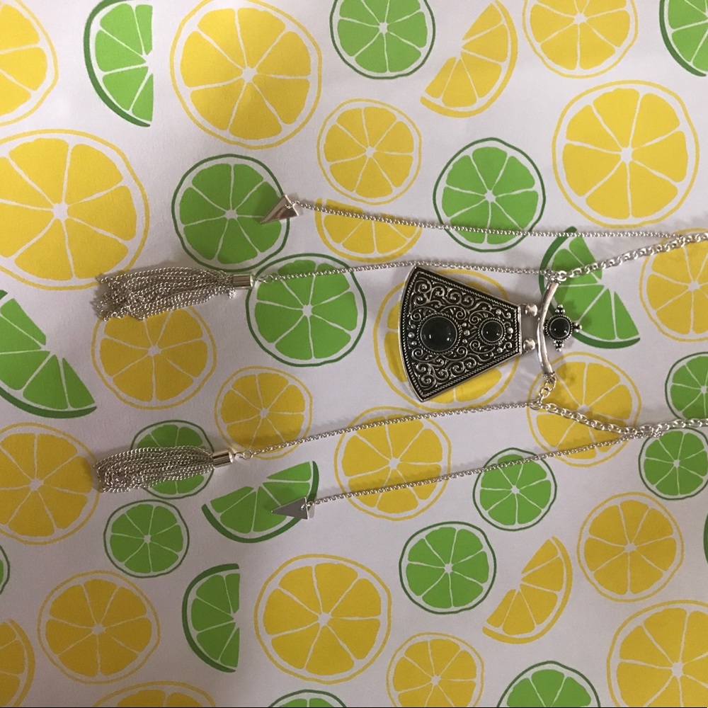 Long necklace with tassels