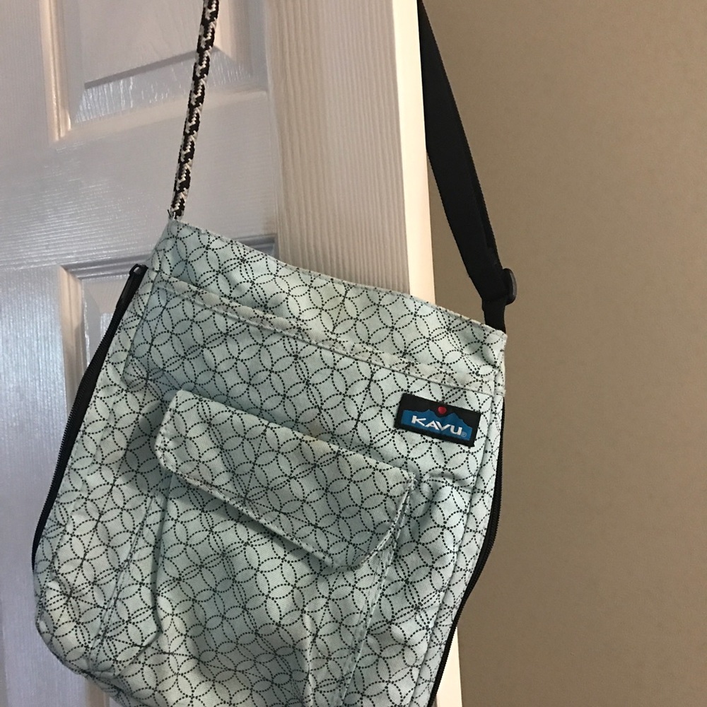 Kavu cross body rope bag.