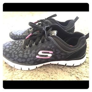 Skechers memory foam tennis shoes