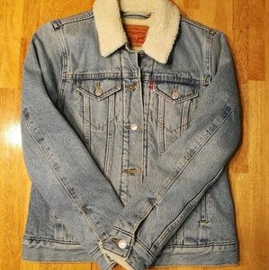 Levi’s Authentic Women’s Sherpa Trucker Jacket -XS