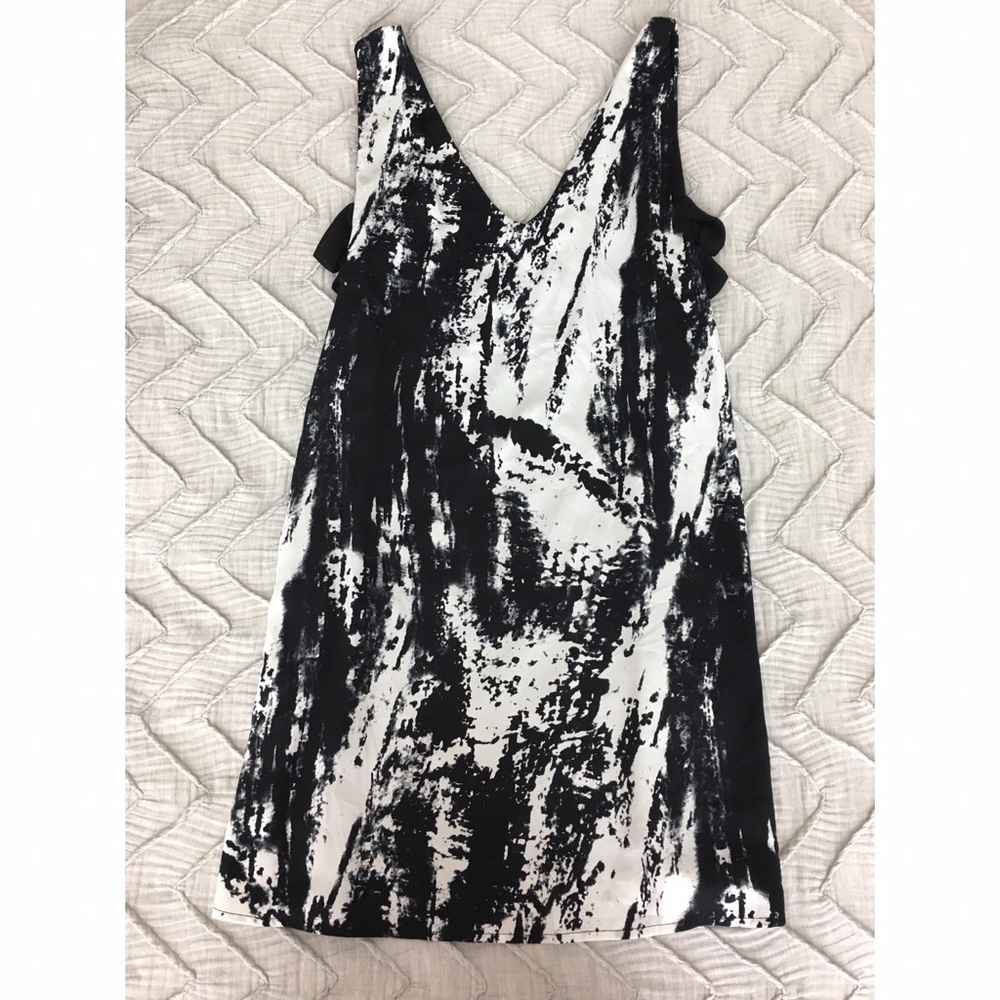 Back and white dress with side cut outs