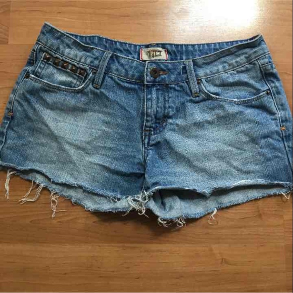 cutoff shorts w/ stud pockets