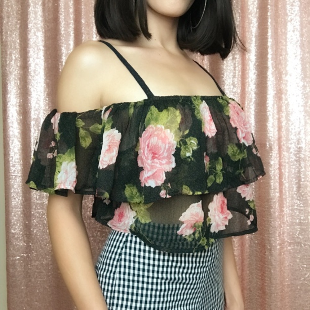 🥀Kimchi Blue Peplum Rose Print Crop Top