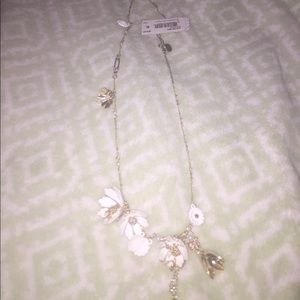 Beautiful 22, 24 inch cluster whiter flowers, gold