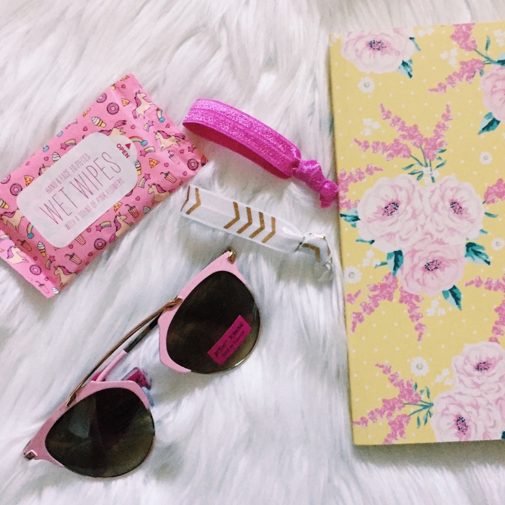 SOLD π | β‘οΈ Betsey Johnson β‘οΈ Sunnies - Picture 4 of 4