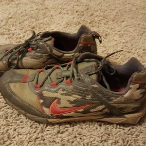 Nike camo hiking shoes
