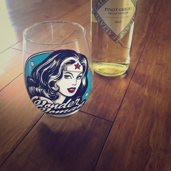 wonder woman wine glass