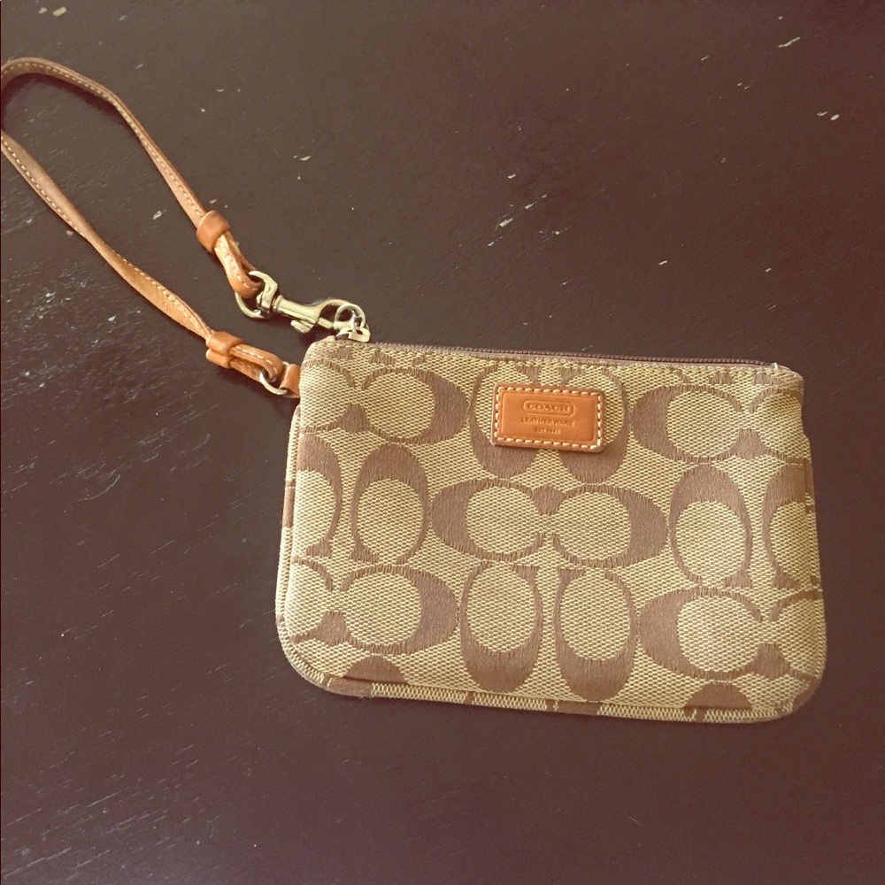 UNBEATABLE PRICE DROP!!! Coach wristlet!