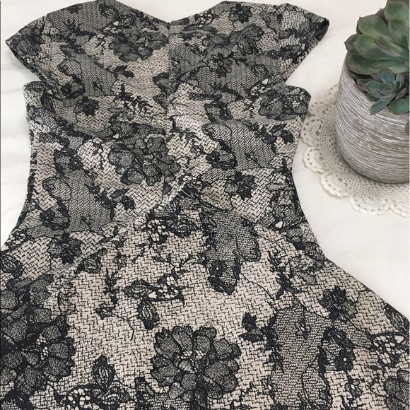 Cap sleeve dress - Picture 3 of 3