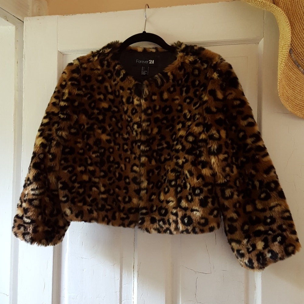 Forever 21 cropped faux fur leopard print jacket