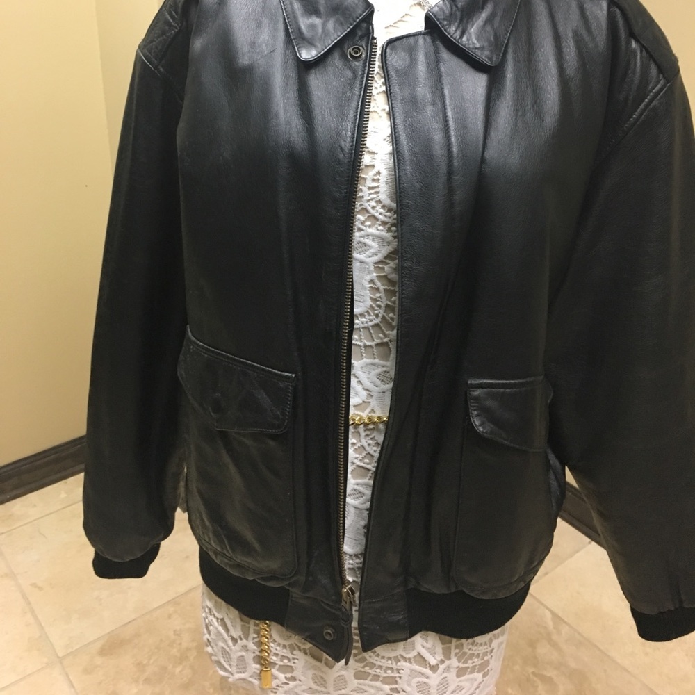 Bad ass leather bomber jacket! 💯%real leather 💫