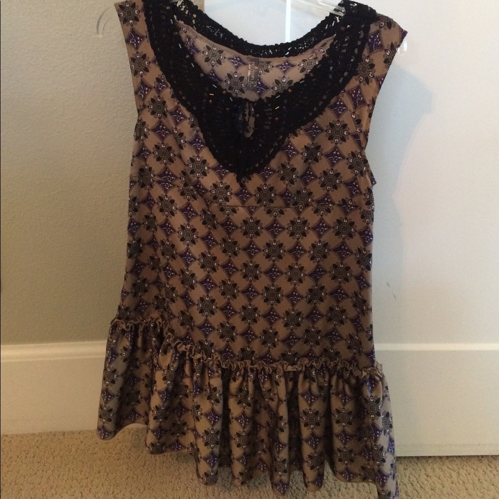 Adorable Free People Short sleeve blouse!