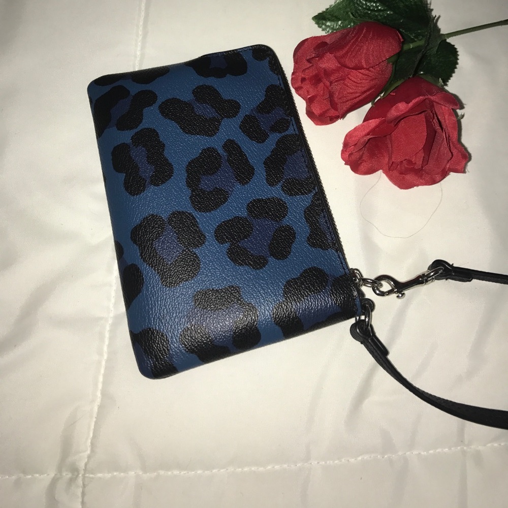 Coach wristlet black and blue leopard print - Picture 2 of 3