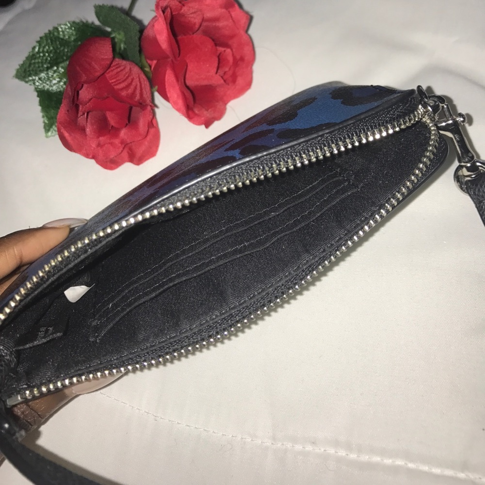 Coach wristlet black and blue leopard print - Picture 3 of 3