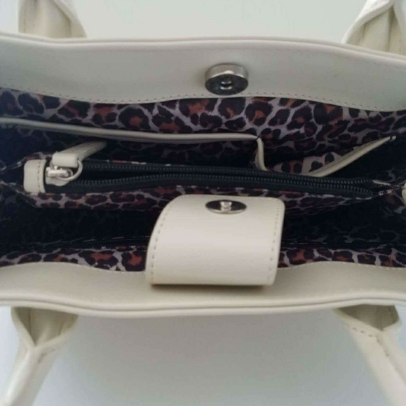 White Handbag - Picture 3 of 4