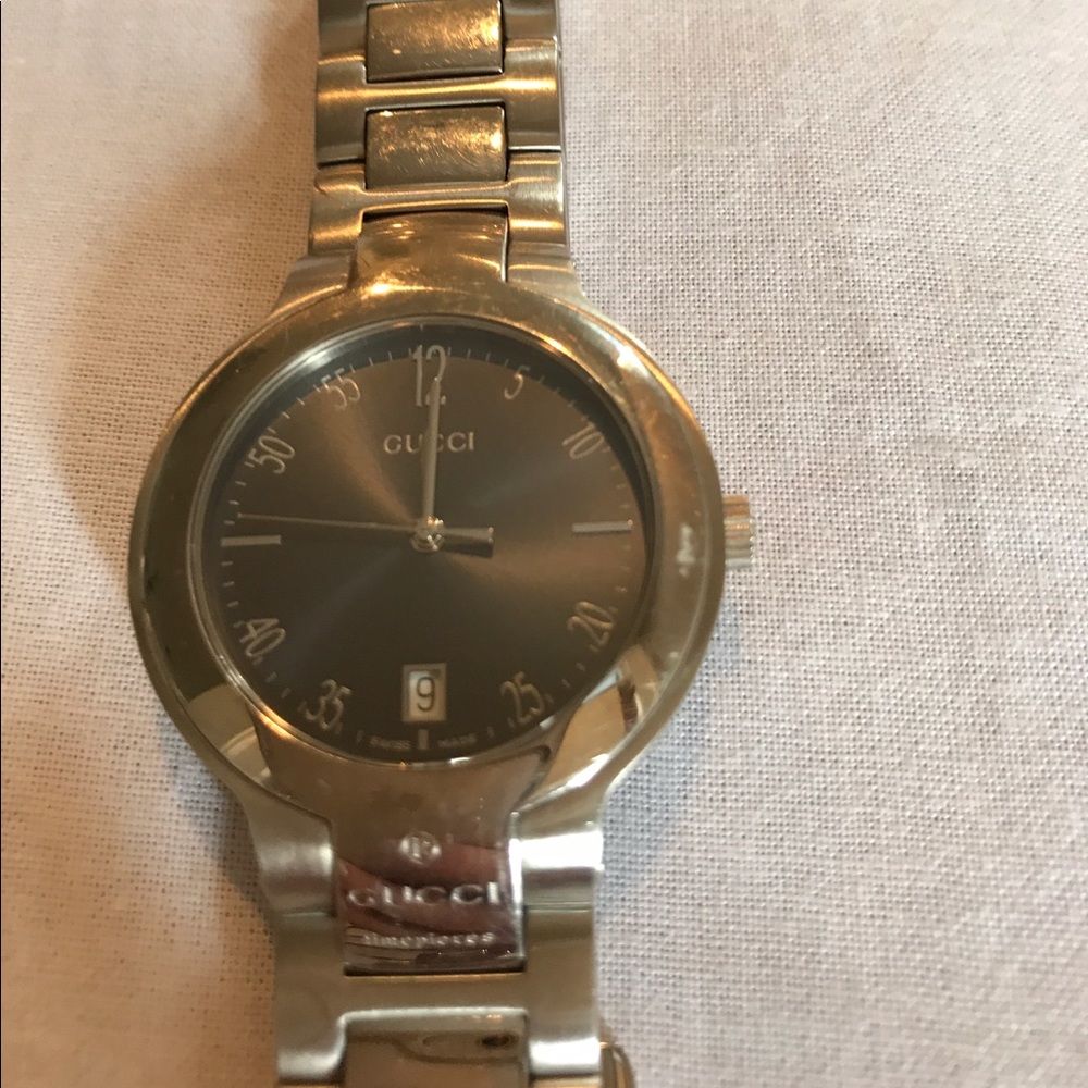 Authentic 8900 M Men's Gucci Watch