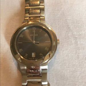 Authentic 8900 M Men's Gucci Watch
