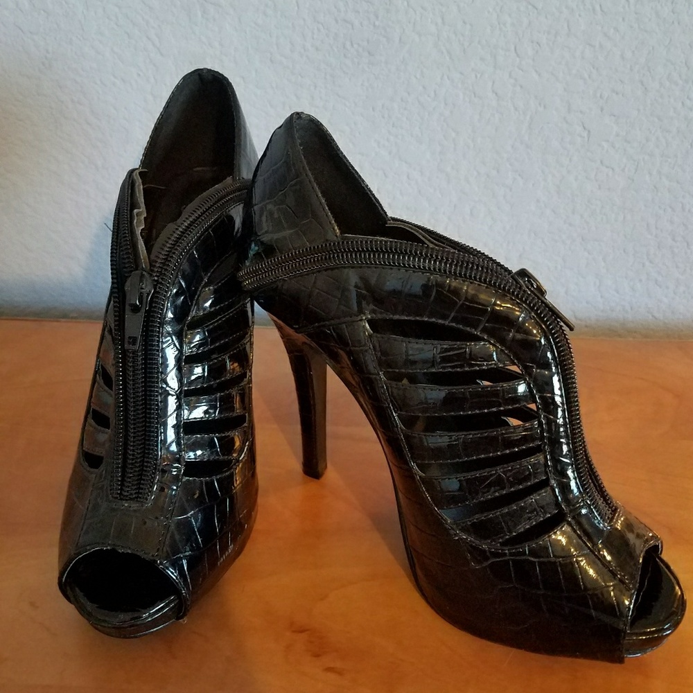 Cute black zipper heels
