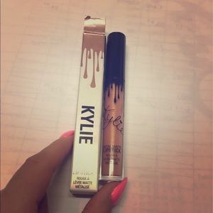 Kylie Metal Matte Lipstick "Heir"