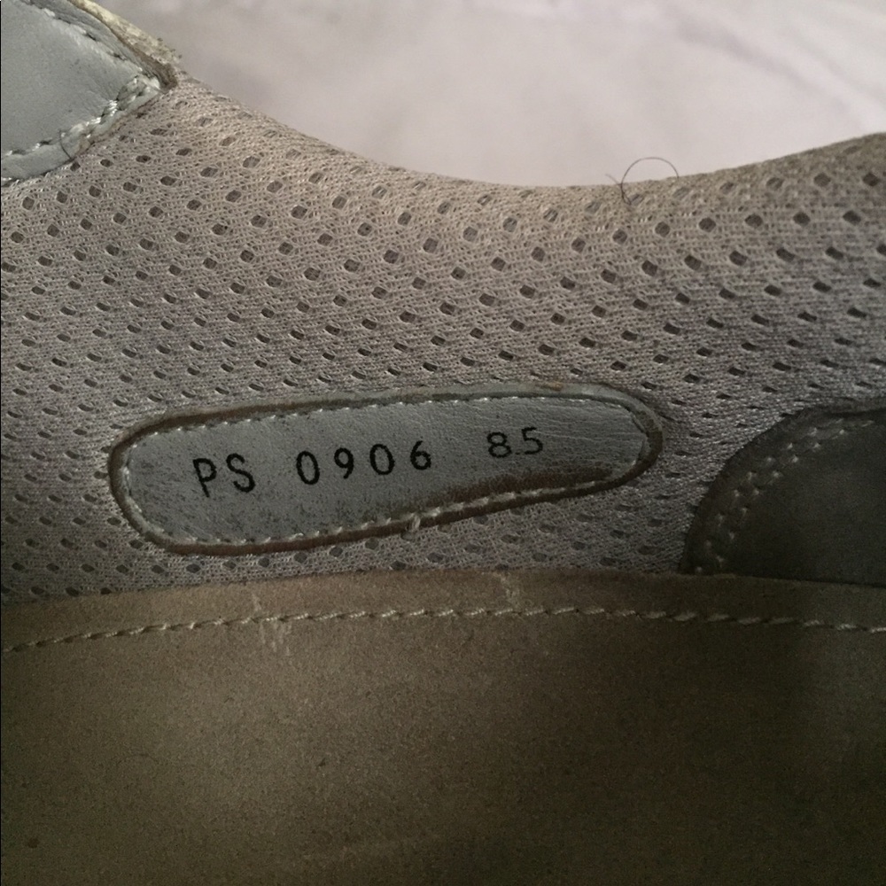 Prada - Picture 2 of 4