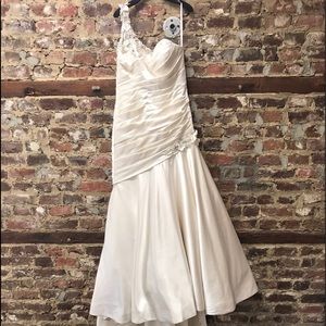 Ivory wedding dress