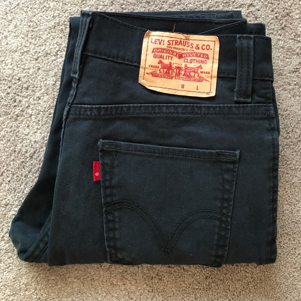 Black Levi's jeans