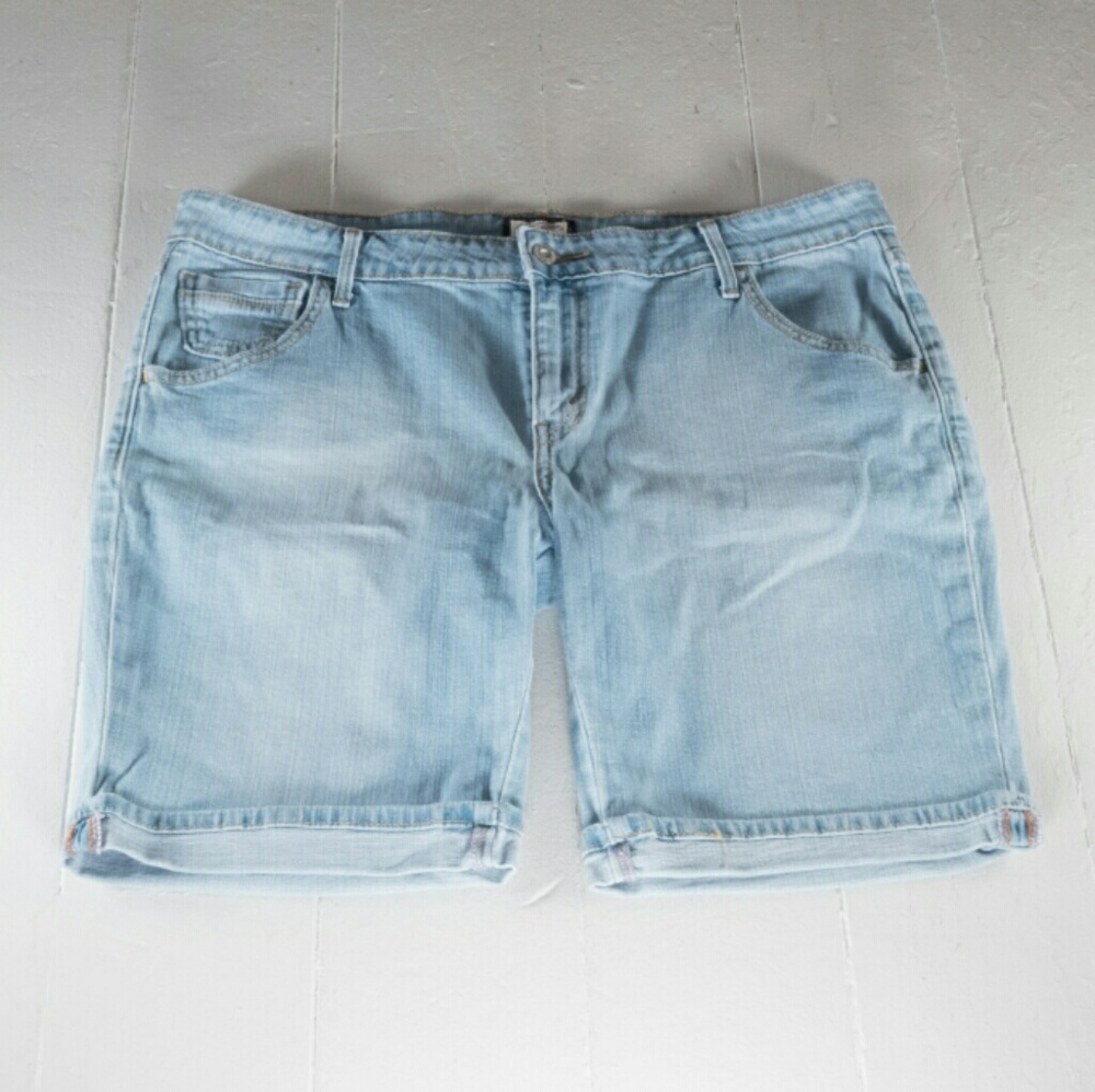 Light Wash Levi's Shorts 515 Bermuda Size 14p