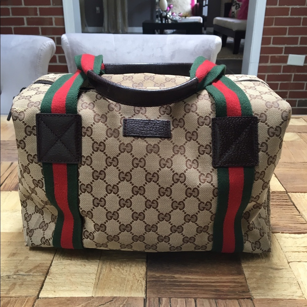 Like new authentic GUCCI handbag stripe bag