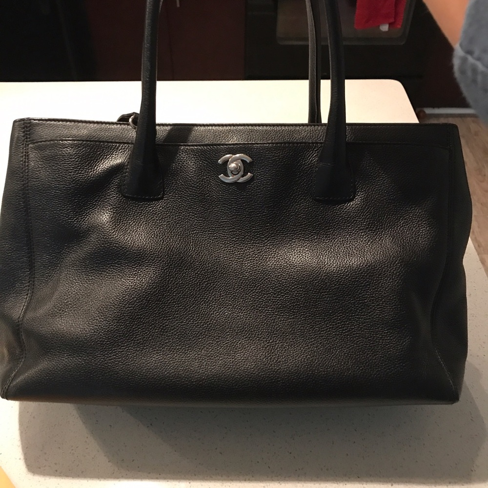 100% AUTHENTIC CHANEL black leather Cerf Tote.