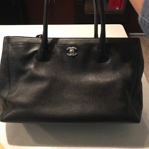 100% AUTHENTIC CHANEL black leather Cerf Tote.