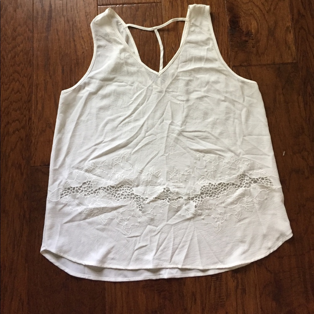 White v-neck tank top with flower detail