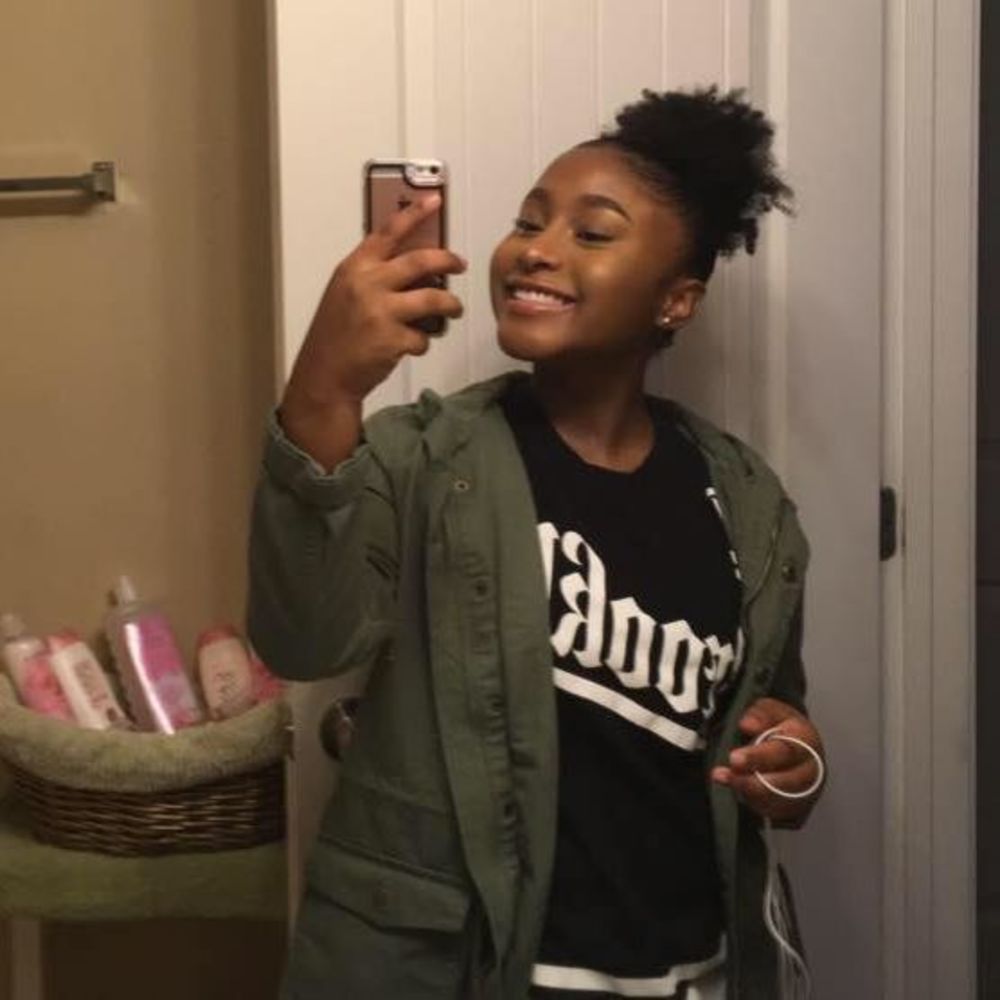 Meet your Posher, Kayla