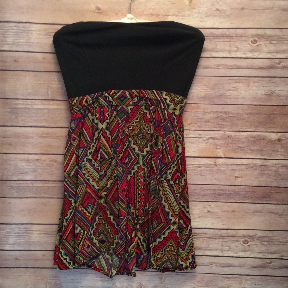 Patterned strapless dress