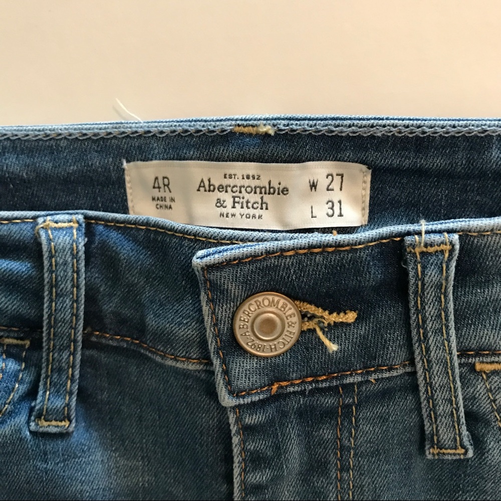 A&F slightly distressed jeans - Picture 3 of 4