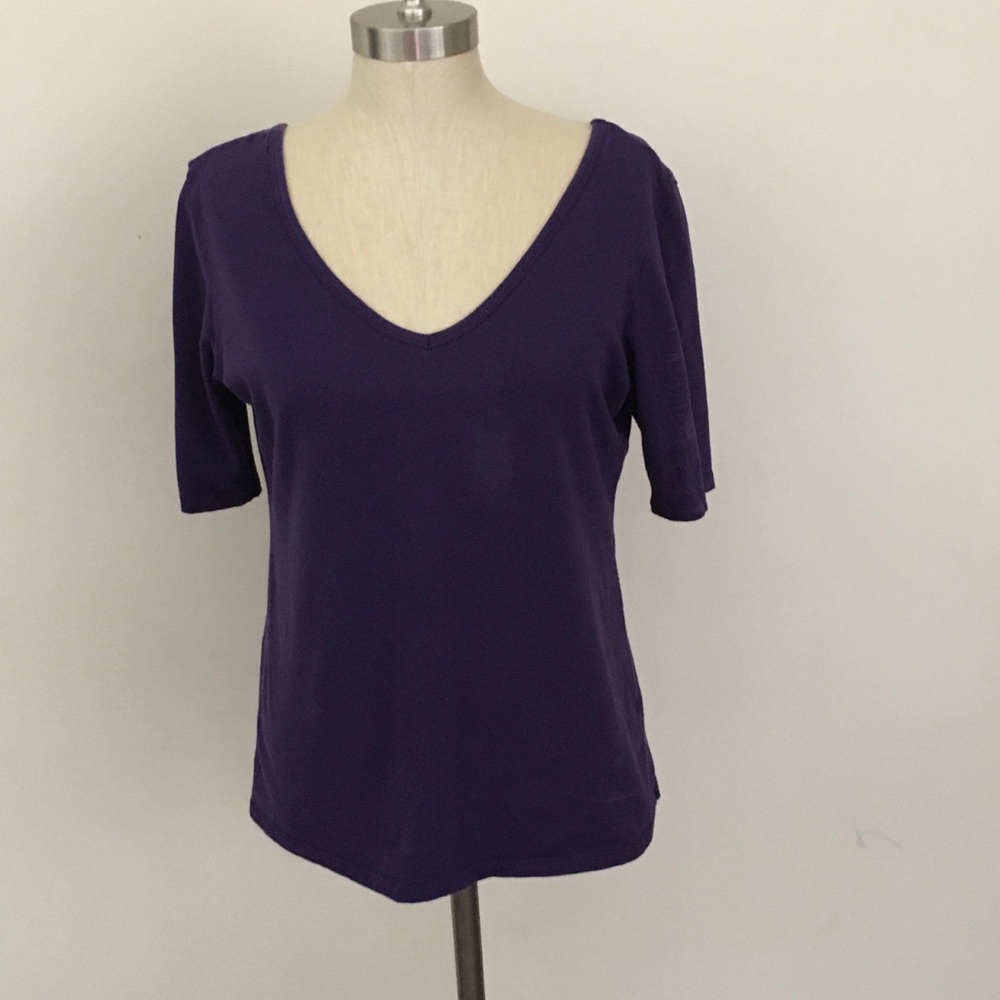 XL knit elbow sleeve tee.