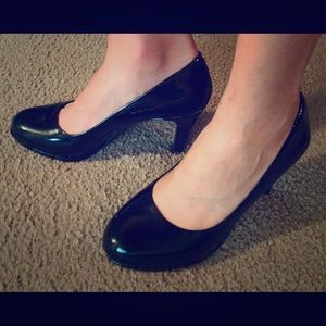 Patent Black Pumps