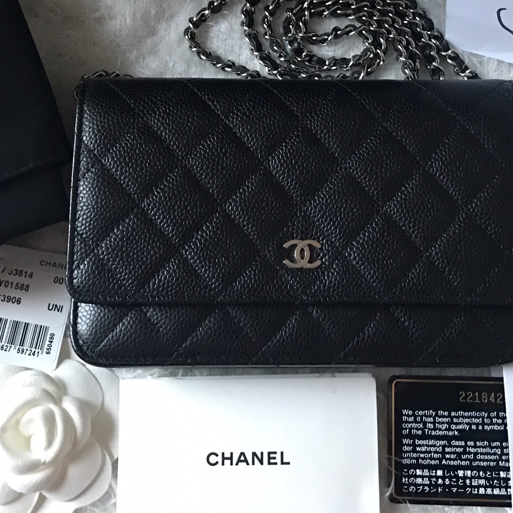 Authentic Chanel wallet on chain ( WOC )