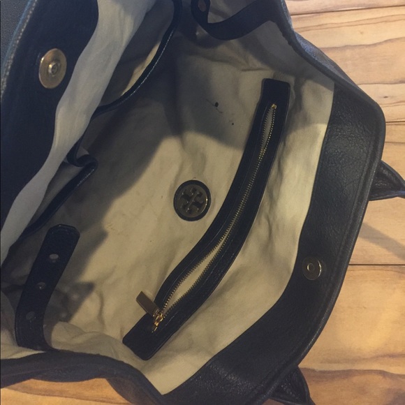 Tory butch perforated logo classic black tote - Picture 3 of 8