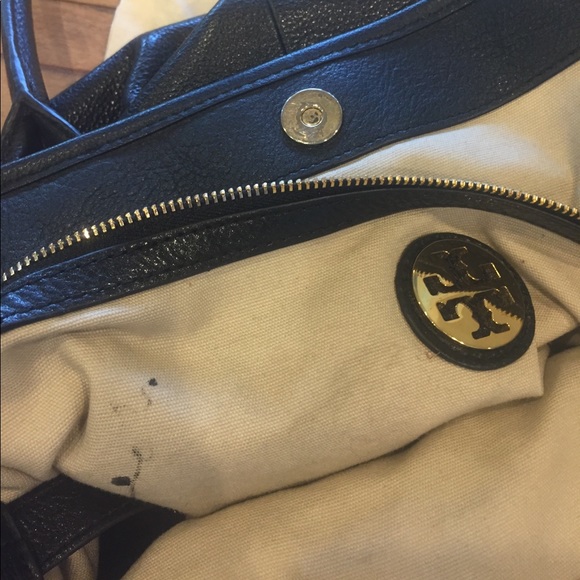 Tory butch perforated logo classic black tote - Picture 4 of 8