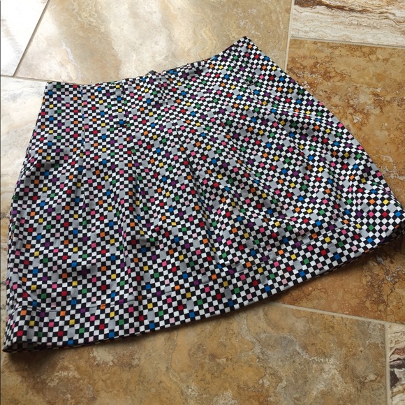 Brightly colored mini in geometric spandex - Picture 1 of 8