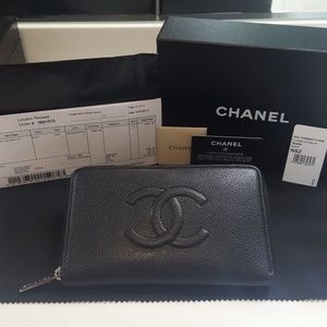 CHANEL black caviar Large zip around wallet