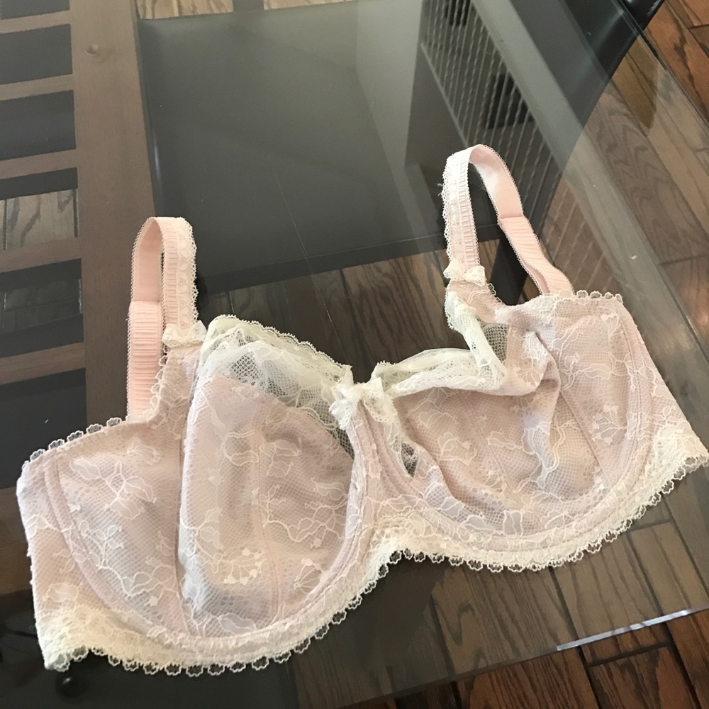 Very pretty light pink bra, covered in lace!