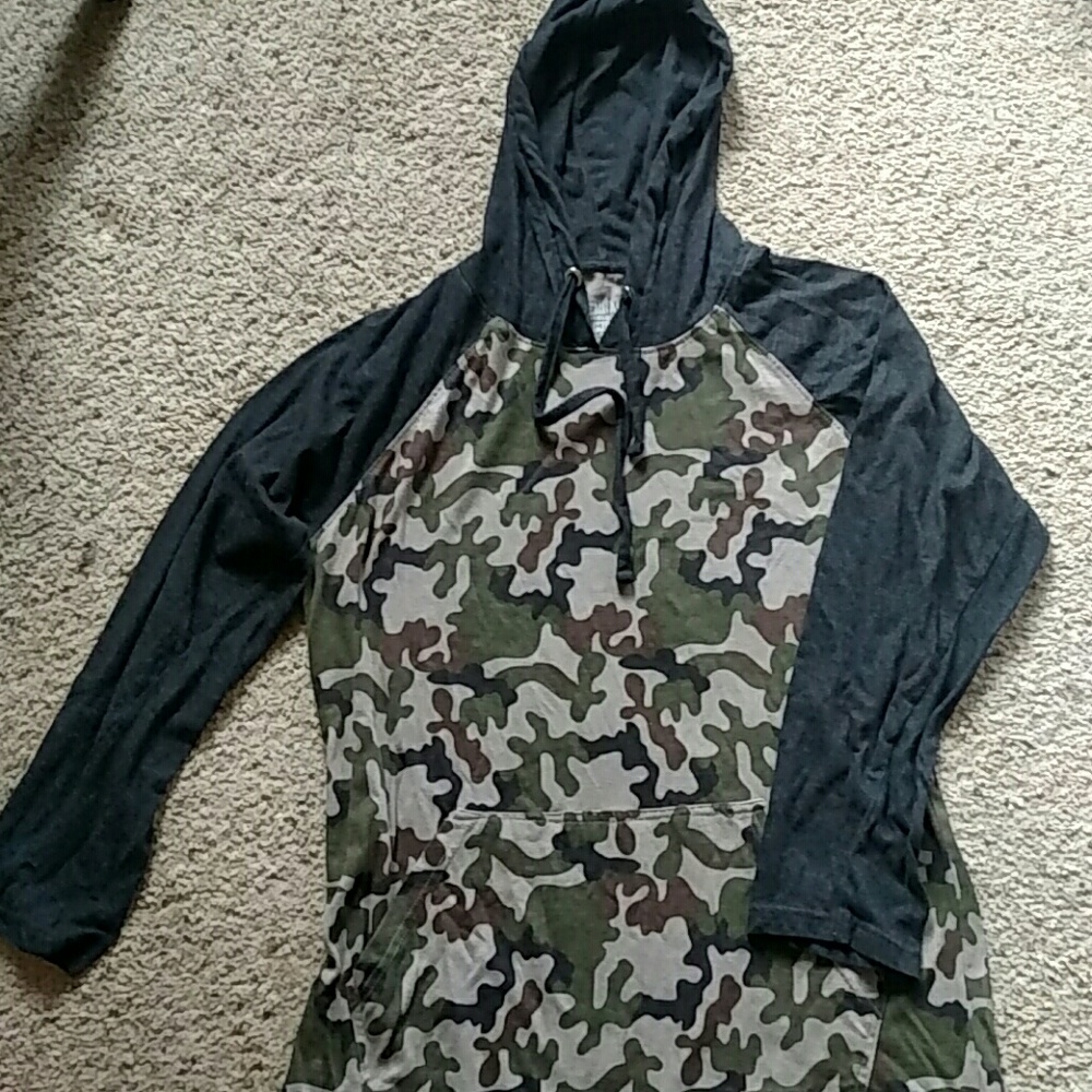 Camo Hooded T