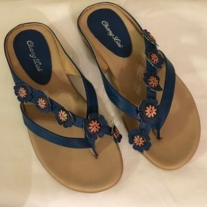 NWOT Unique flip flops. Please read description.