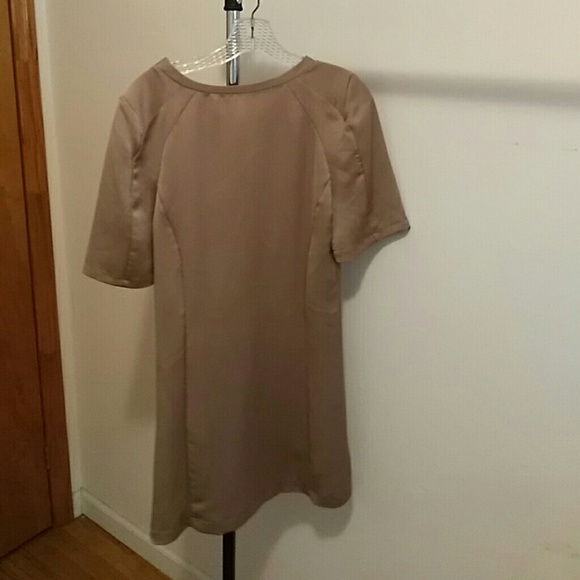 Gold satin dress - Picture 3 of 5