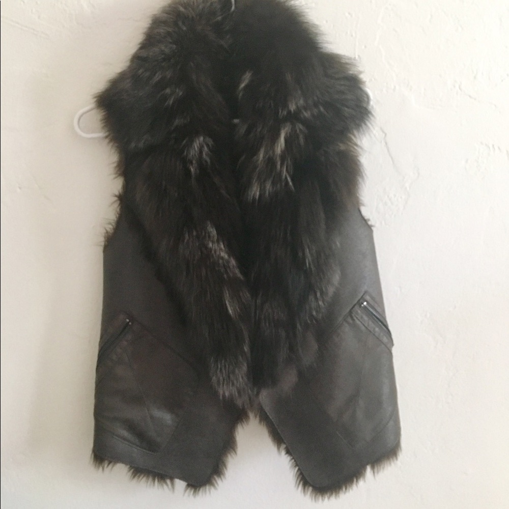 ☃️❤️ BCBG FUR LEATHER VEST 😍