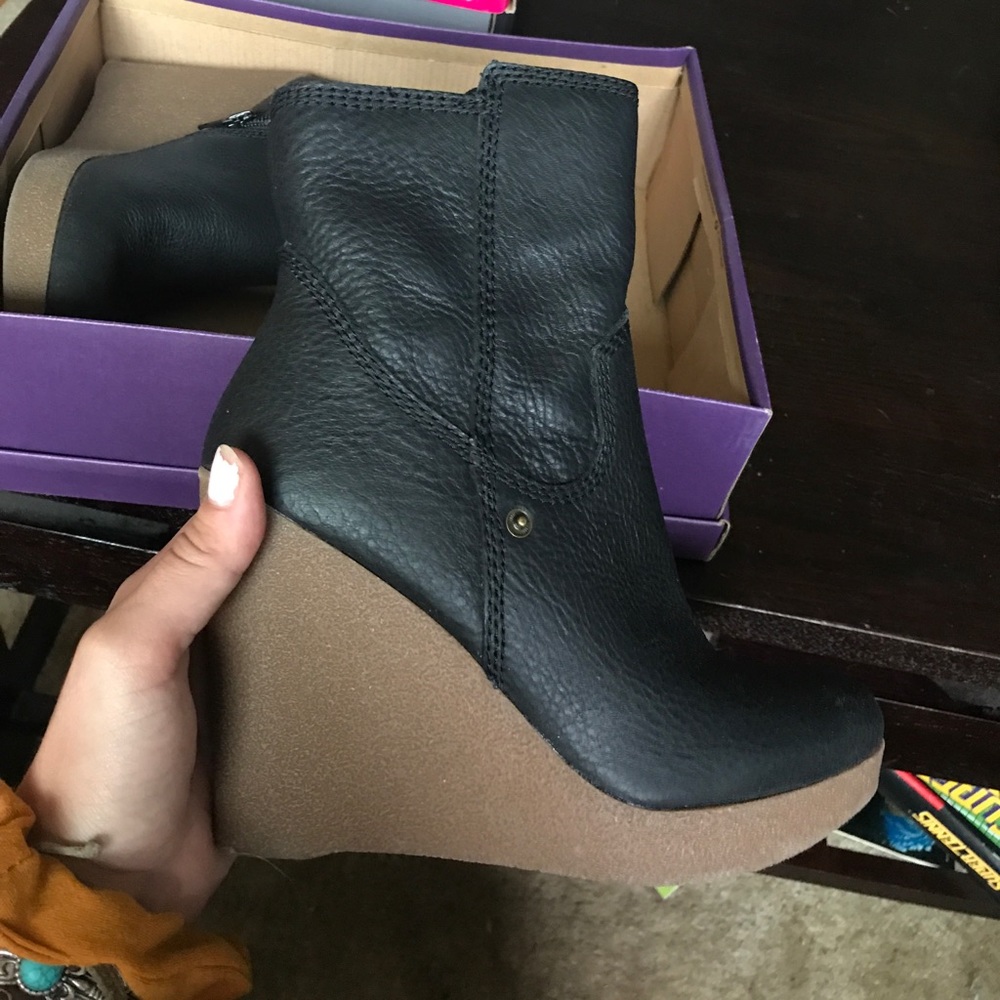 black boot wedges