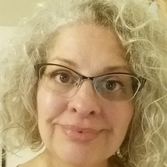 Meet your Posher, Sharon - Picture 1 of 1