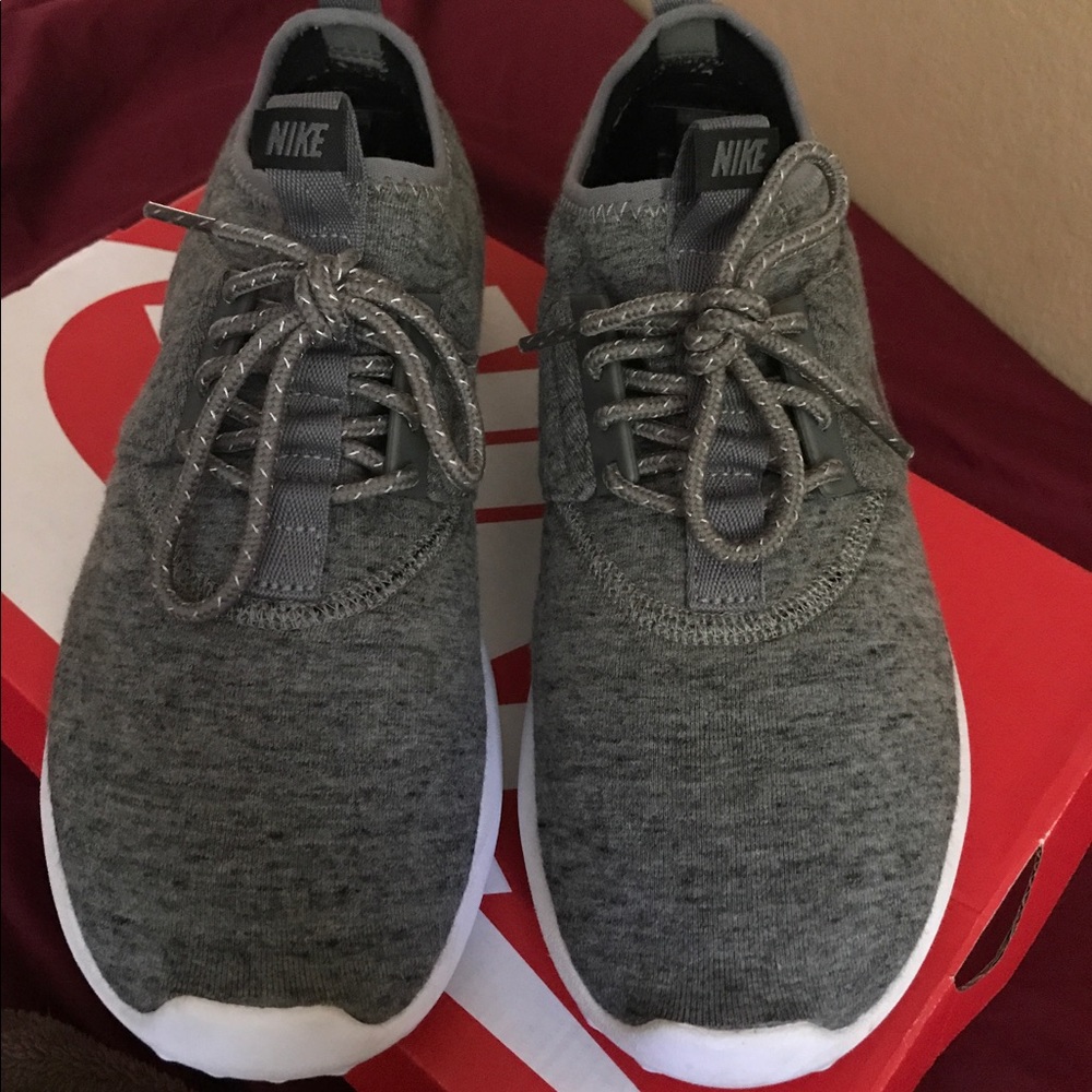 Nike Juvenate Tech Fleece