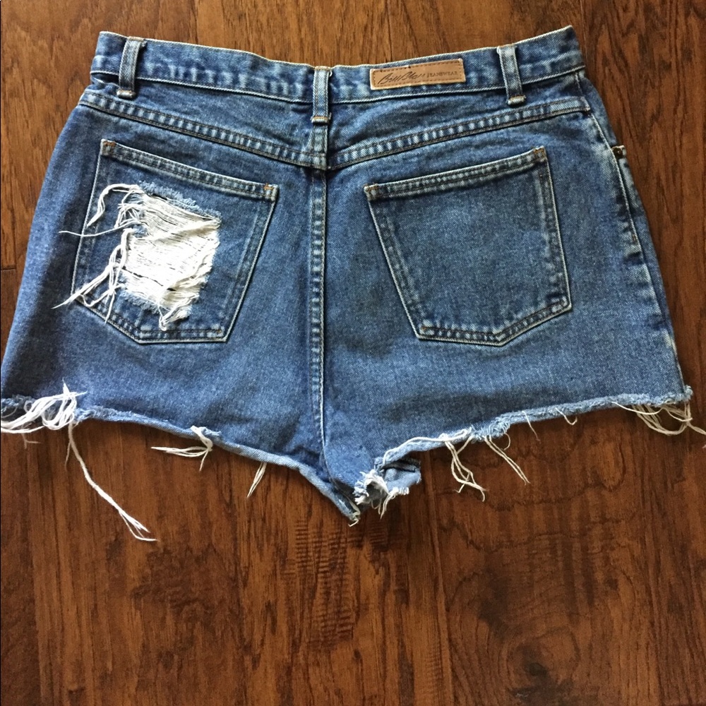 Handmade high-wasted denim shorts